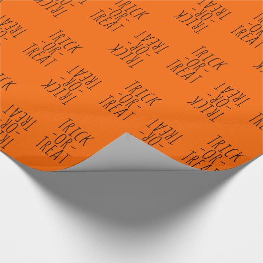 Trick-oder-Leckerei Halloween Black on Orange Geschenkpapier (Ecke)