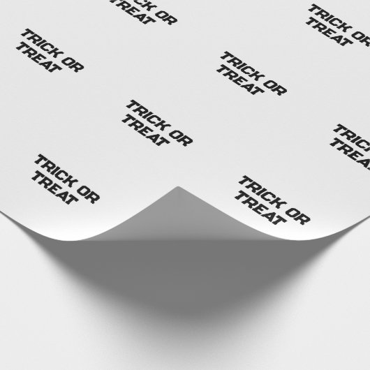 Trick oder. Leckerei Halloween schwarz schlicht Mi Geschenkpapier (Ecke)