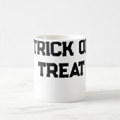 Trick oder. Leckerei Halloween schwarz schlicht Mi Kaffeetasse (Mittel)