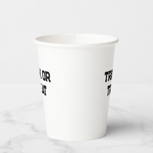 Trick oder. Leckerei Halloween schwarz schlicht Mi Pappbecher (Links)