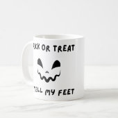 Trick oder Leckereien riechen meine Füße Kaffeetasse (Vorderseite Links)