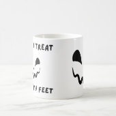 Trick oder Leckereien riechen meine Füße Kaffeetasse (Mittel)