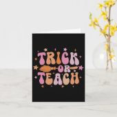 Trick oder lehren Retro Groovy Halloween Shirt für Karte (Gelbe Blume)