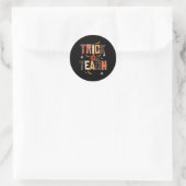 Trick oder lehren Retro Halloween Lehrerin Frauen Runder Aufkleber (Tasche)