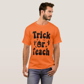 Trick oder Teach Funny Rainbow Halloween Lehrer T-Shirt (Vorne ganz)