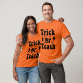 Trick oder Teach Funny Rainbow Halloween Lehrer T-Shirt (Unisex)