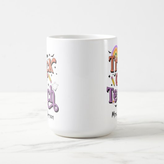 Trick oder Teach Retro Pastell Halloween Lehrernam Kaffeetasse (Mittel)