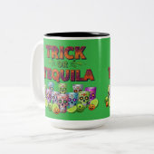 Trick oder Tequila-T-Shirt Zweifarbige Tasse (Vorderseite Links)