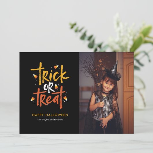 Trick oder Treat Candy Mais Halloween Fotokarte Einladung (Stehend Vorderseite)
