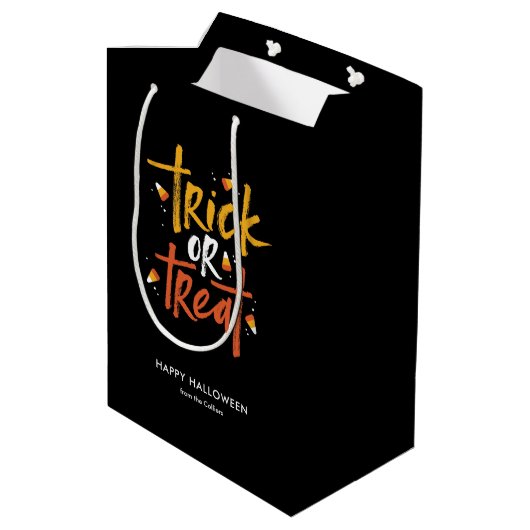 Trick oder Treat Candy Mais Halloween Mittlere Geschenktüte (Rückseite Schrägansicht)