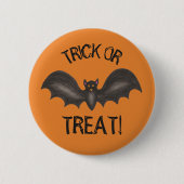 Trick oder Treat Flying Black Bat Happy Halloween Button (Vorderseite)