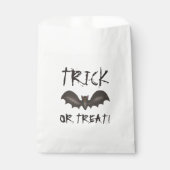 Trick oder Treat Flying Black Bat Happy Halloween Geschenktütchen (Vorderseite)