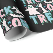 Trick oder Treat Ghosts Niedliches Schwarzes Hallo Geschenkpapier (Rolleneckpunkt)