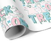 Trick oder Treat Ghosts Niedliches weißes Hallowee Geschenkpapier (Rolleneckpunkt)