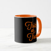 Trick oder Treat Halloween Black and Orange Tasse (VorderseiteRechts)