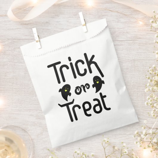 Trick oder Treat Halloween Black Ghosts Geschenktütchen (Ausgeschnitten)
