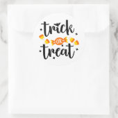 Trick oder Treat Halloween Candy Typografie Runder Aufkleber (Tasche)