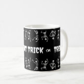 Trick oder Treat Halloween Funny Skulls Kaffeetasse (VorderseiteRechts)