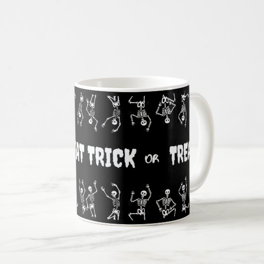 Trick oder Treat Halloween Funny Skulls Kaffeetasse (VorderseiteRechts)