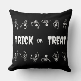 Trick oder Treat Halloween Funny Skulls Kissen