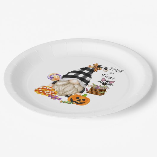 Trick oder Treat Halloween Gnome Pappteller (Schrägansicht)