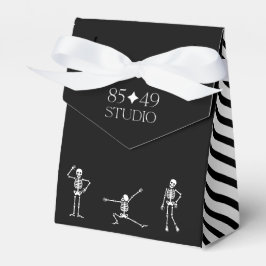 Trick oder Treat Halloween-Logo für soziale Distan Geschenkschachtel