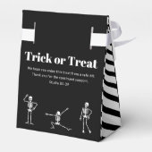 Trick oder Treat Halloween-Logo für soziale Distan Geschenkschachtel (Rückseite)