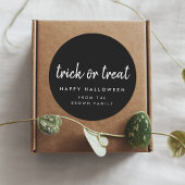 Trick oder Treat | Happy Halloween Modernes Schwar Runder Aufkleber