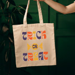 Trick oder Treat Kids Halloween Candy Tote Bag Tragetasche<br><div class="desc">Eine niedliche und farbenfrohe Halloween-Bonbons,  die Trick oder Treat sagt und wiederverwendbar ist und sich hervorragend zum Verteilen von Süßigkeiten oder zum Tragen von Halloween-Nächten eignet!</div>