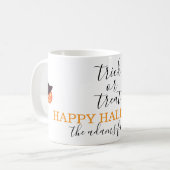 Trick oder Treat Moderne Drehskripte Halloween Kaffeetasse (Vorderseite Links)