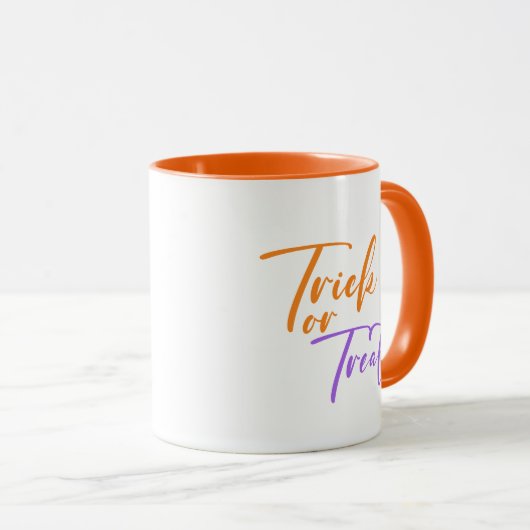 Trick oder Treat Moderne Typografie Halloween Tasse (VorderseiteRechts)