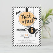 Trick oder Treat Orange Pumpkin Halloween Geburtst Einladung (Stehend Vorderseite)
