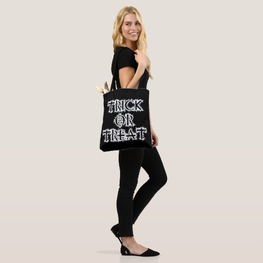 Trick oder Treat Tasche (Am Model)