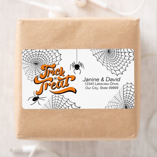 Trick oder Treat Typografie mit Spinnen ID680 (Insitu)