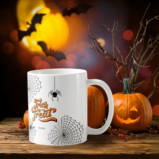 Trick oder Treat Typografie mit Spinnen ID680 Kaffeetasse