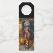 Trick oder Treater, mutiges Halloween-Kostümmädche Flaschenanhänger (Rückseite)