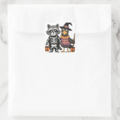 Trick oder Treaters Quadratischer Aufkleber (Tasche)