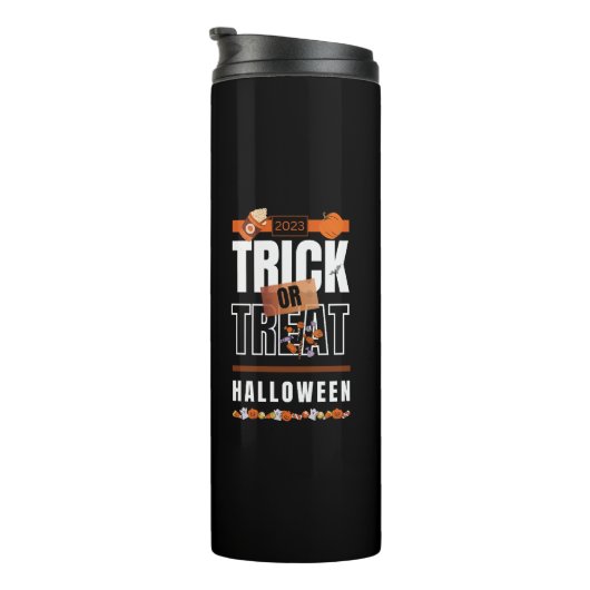 Trick- oder TreatHalloween-Design 2023 Thermosbecher (Nach rechts gedreht)