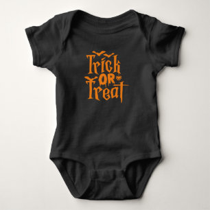 Trick oder Trete mit Fledermäusen und Spinnen Baby Strampler