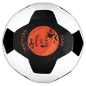 Trick oder Treten mit Hexen & Fledermäusen auf Ora Fußball (Gedreht)