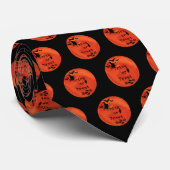 Trick oder Treten mit Hexen & Fledermäusen auf Ora Krawatte (Gerollt)