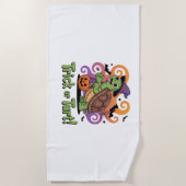 Trick oder Turt Funny Turtle Halloween Strandtuch (Vorderseite)