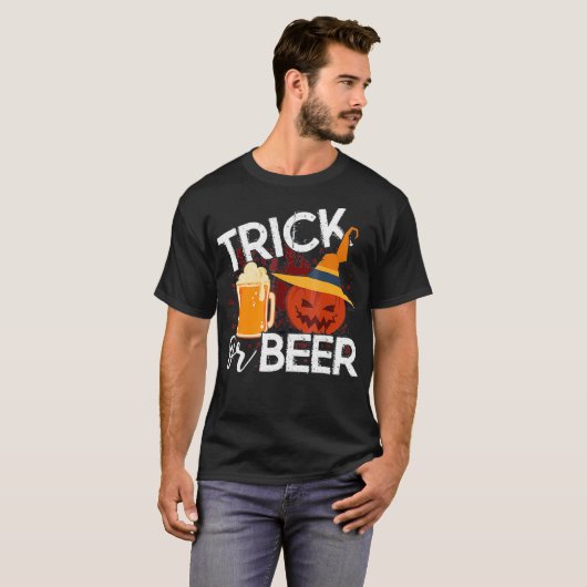 Trick or bier Funny Halloween Drink T-Shirt (Vorne ganz)