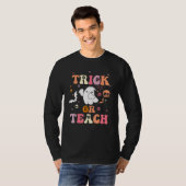 Trick Or Teach Groovy Teacher Halloween Costume 2 T-Shirt (Vorne ganz)