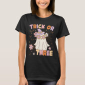 Trick Or Three Cute Ghost Groovy 3rd Birthday Soky T-Shirt (Vorderseite)