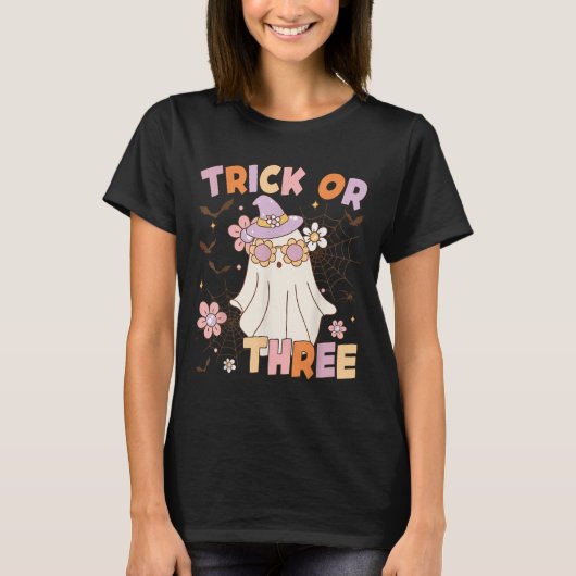 Trick Or Three Cute Ghost Groovy 3rd Birthday Soky T-Shirt (Vorderseite)