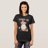 Trick Or Three Cute Ghost Groovy 3rd Birthday Soky T-Shirt (Vorne ganz)
