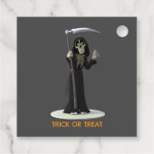 Trick or Treat. Cartoon Grim Reaper Geschenkanhänger (Rückseite)