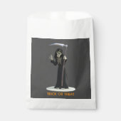 Trick or Treat. Cartoon Grim Reaper Geschenktütchen (Vorderseite)