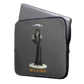Trick or Treat. Cartoon Grim Reaper Laptopschutzhülle (Vorderseite Links)